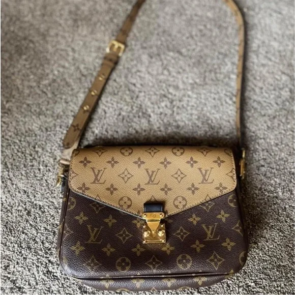 Louis Vuitton Pochette Métis - Picture 2 of 8